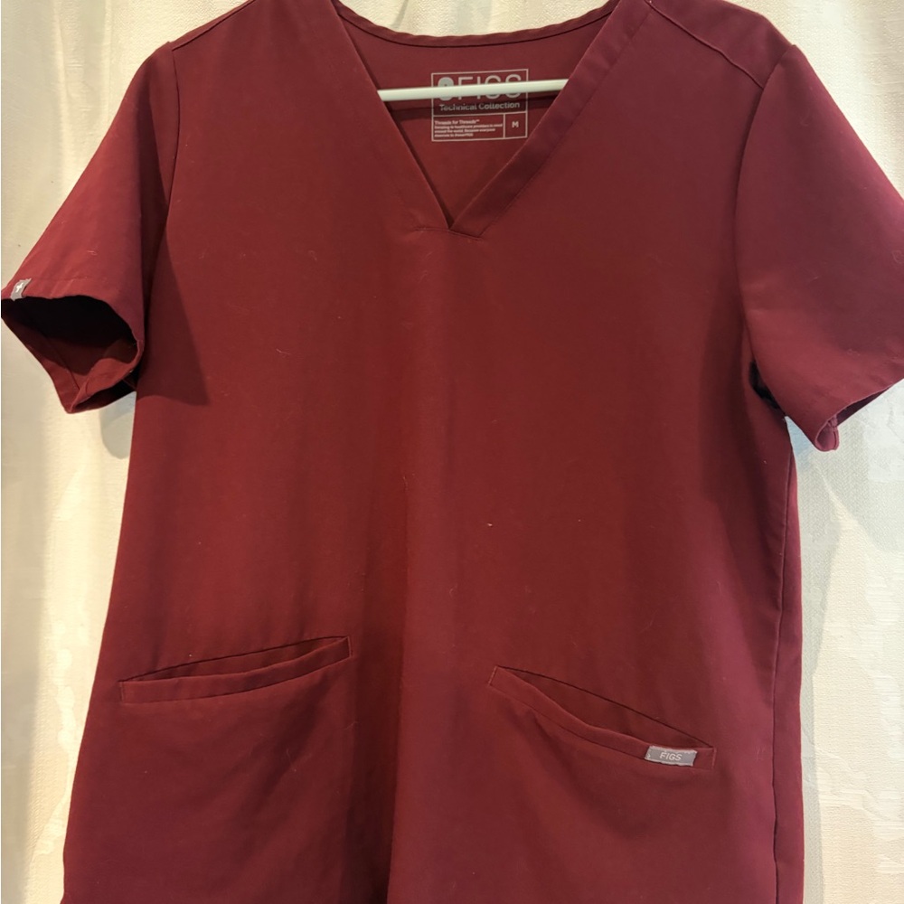 FIGS medium Scrub Top